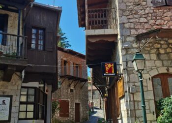 stemnitsa narrow paths